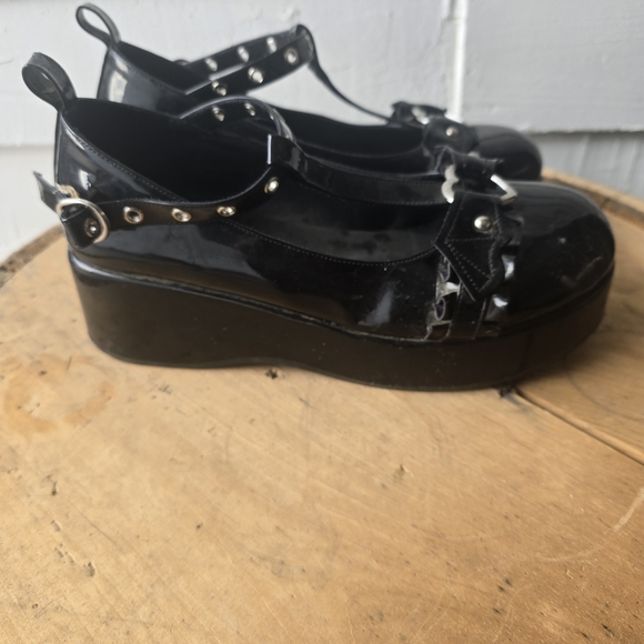 Glossy Black Platform Shoes - Picture 2 of 9